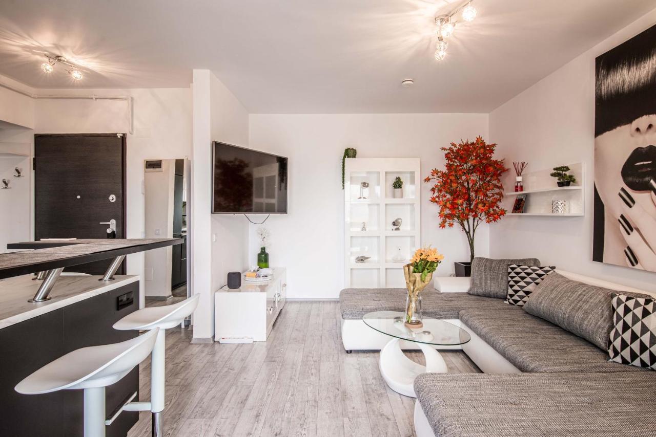 2-Room Penthouse Plaza Residence P1 Букурещ Екстериор снимка